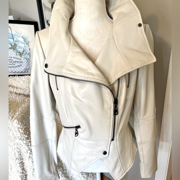 Full Leather Motorcycle style jacket. Feminine cut. Soft leather. Beautiful. … - Picture 1 of 10
